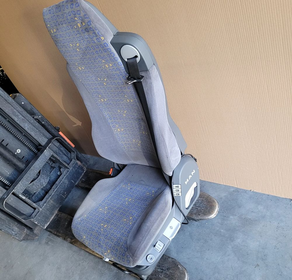 FOTEL KIEROWCY MAN TGX TGA TGS CHWALIM116 - Запчасти для Грузовиков: фото 2 FOTEL KIEROWCY MAN TGX TGA TGS CHWALIM116 - Запчасти для Грузовиков: фото 2