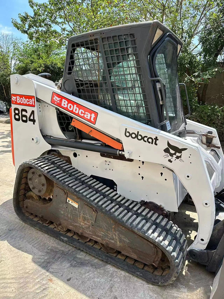 BOBCAT 864 - Мини-погрузчик с бортовым поворотом: фото 3 BOBCAT 864 - Мини-погрузчик с бортовым поворотом: фото 3