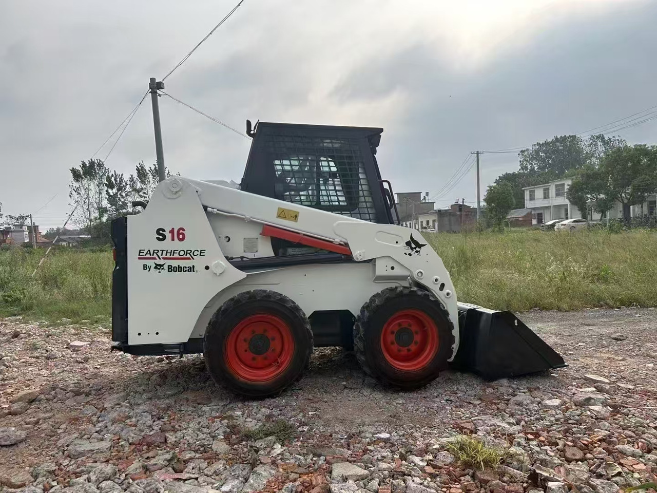 BOBCAT Skid Steer Loader S16 - Мини-погрузчик с бортовым поворотом: фото 5 BOBCAT Skid Steer Loader S16 - Мини-погрузчик с бортовым поворотом: фото 5