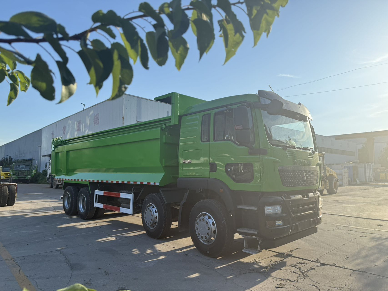 HOWO 8*4 TX Dump Truck Click for Discount - Грузовик: фото 3 HOWO 8*4 TX Dump Truck Click for Discount - Грузовик: фото 3