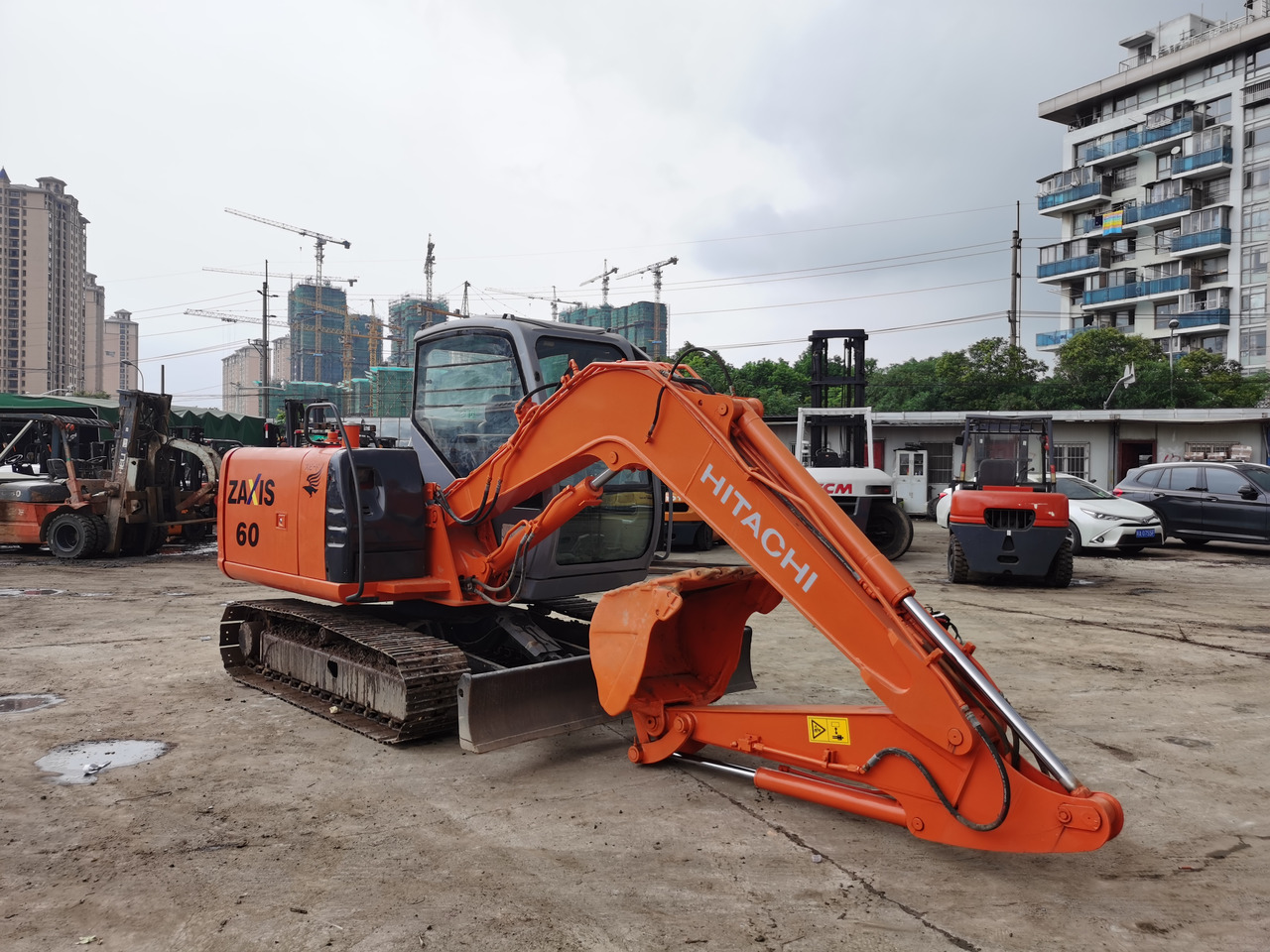 HITACHI ZX60 - Гусеничный экскаватор: фото 5 HITACHI ZX60 - Гусеничный экскаватор: фото 5