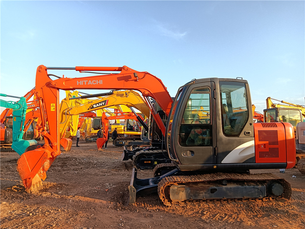 HITACHI ZX60 - Гусеничный экскаватор: фото 1 HITACHI ZX60 - Гусеничный экскаватор: фото 1