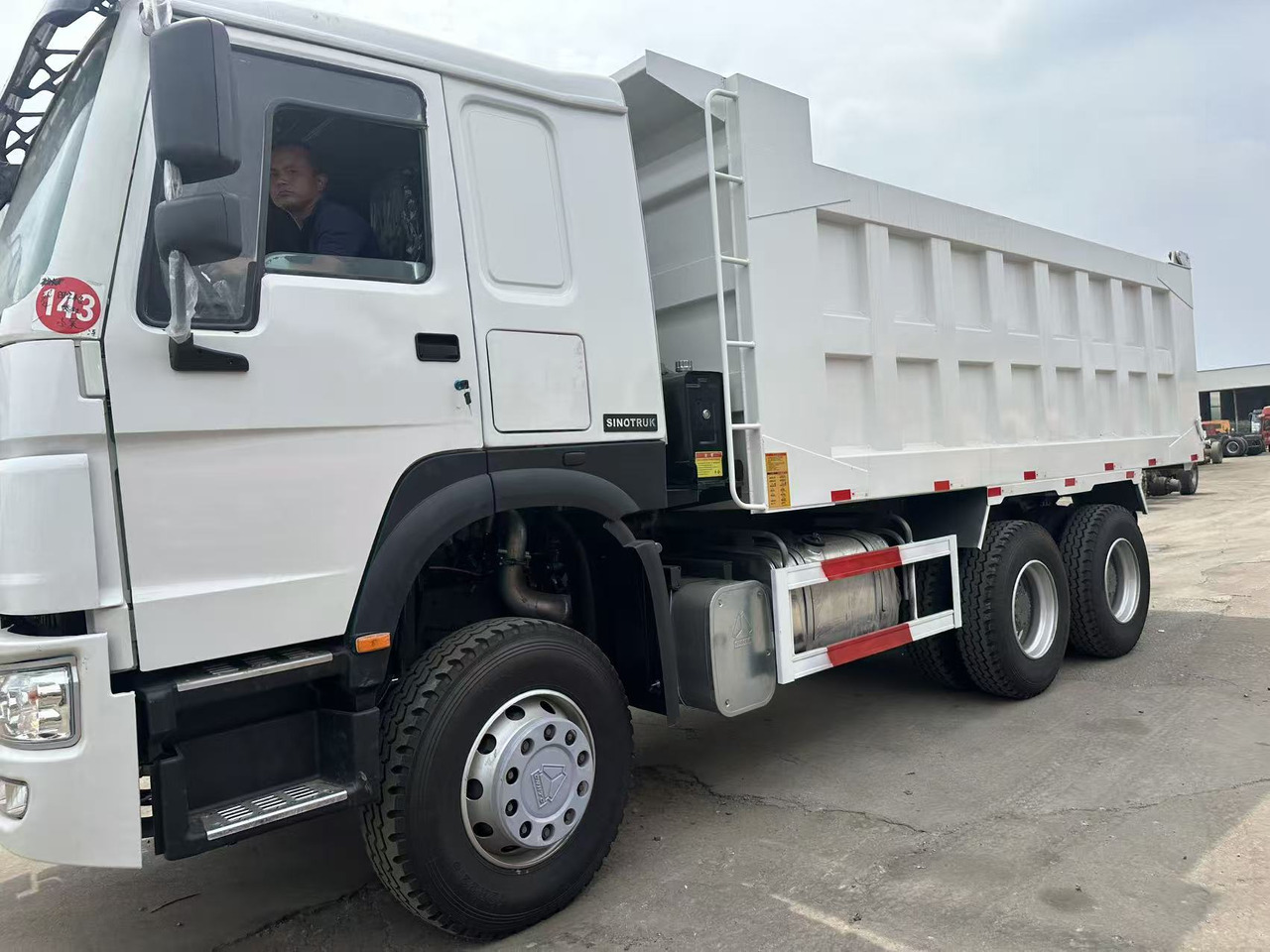 HOWO Howo Dump truck 6✖4 White - Самосвал: фото 2 HOWO Howo Dump truck 6✖4 White - Самосвал: фото 2