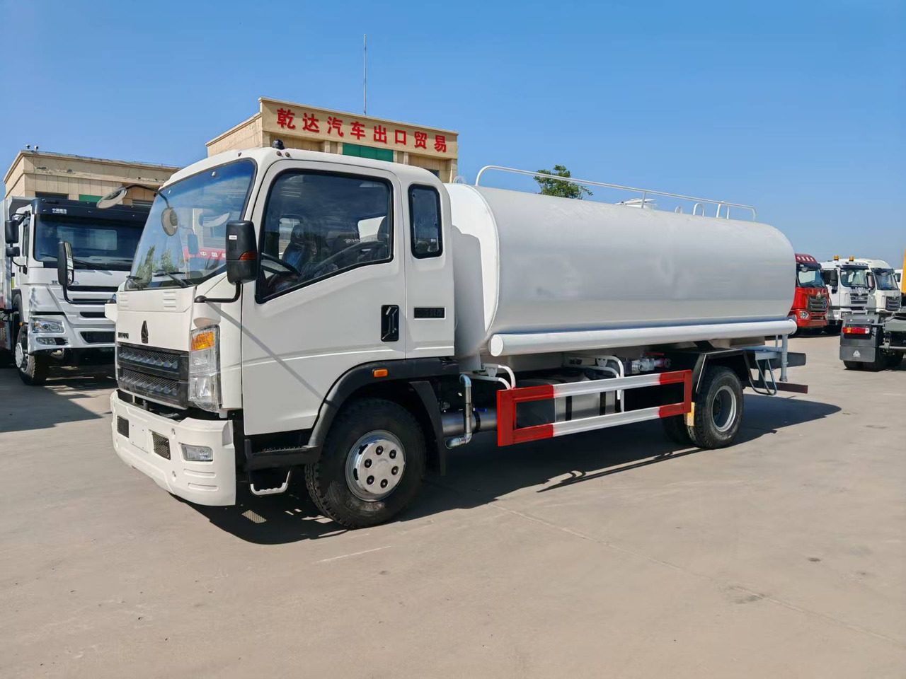 Howo Water Tanker Click for Discount - Насос для воды: фото 5 Howo Water Tanker Click for Discount - Насос для воды: фото 5