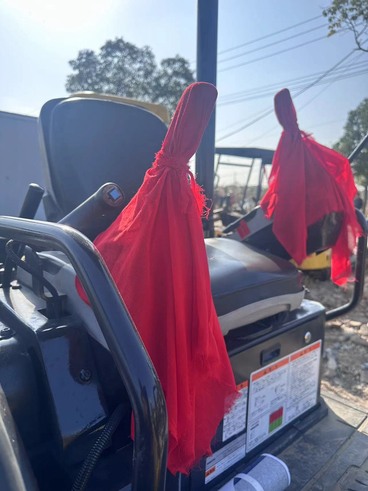 KOMATSU Mini Excavator Pc35 With Open Cab в лизинг KOMATSU Mini Excavator Pc35 With Open Cab: фото 6