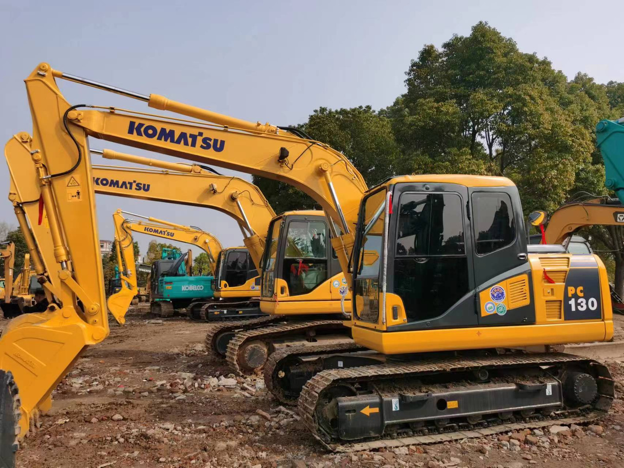 KOMATSU PC130-7 - Гусеничный экскаватор: фото 1 KOMATSU PC130-7 - Гусеничный экскаватор: фото 1