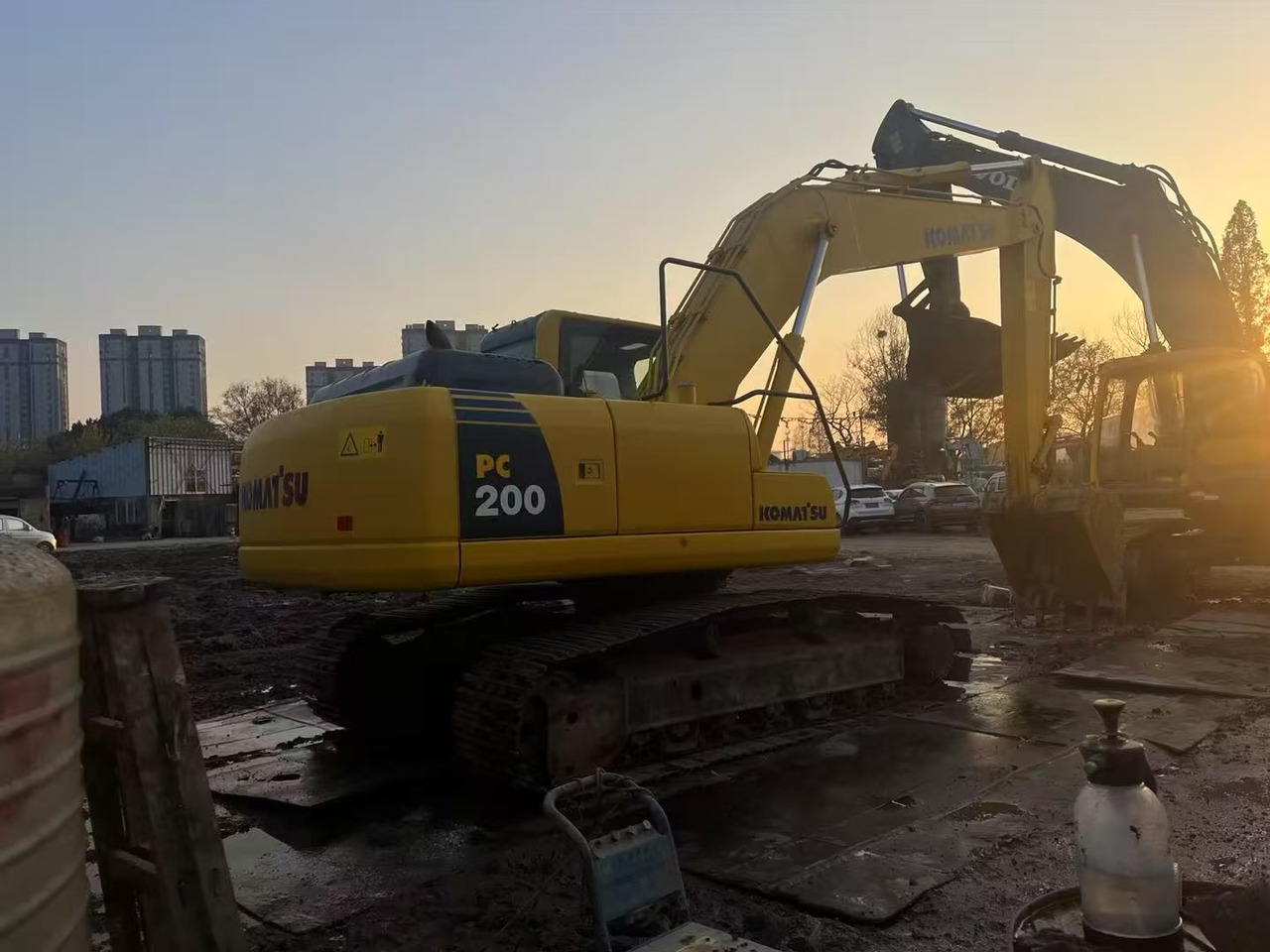 KOMATSU PC200-8 - Гусеничный экскаватор: фото 1 KOMATSU PC200-8 - Гусеничный экскаватор: фото 1