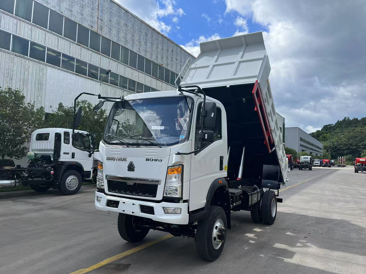 SINOTRUK HOWO 4x2 Dump Truck Click Here for Discount - Самосвал: фото 3 SINOTRUK HOWO 4x2 Dump Truck Click Here for Discount - Самосвал: фото 3