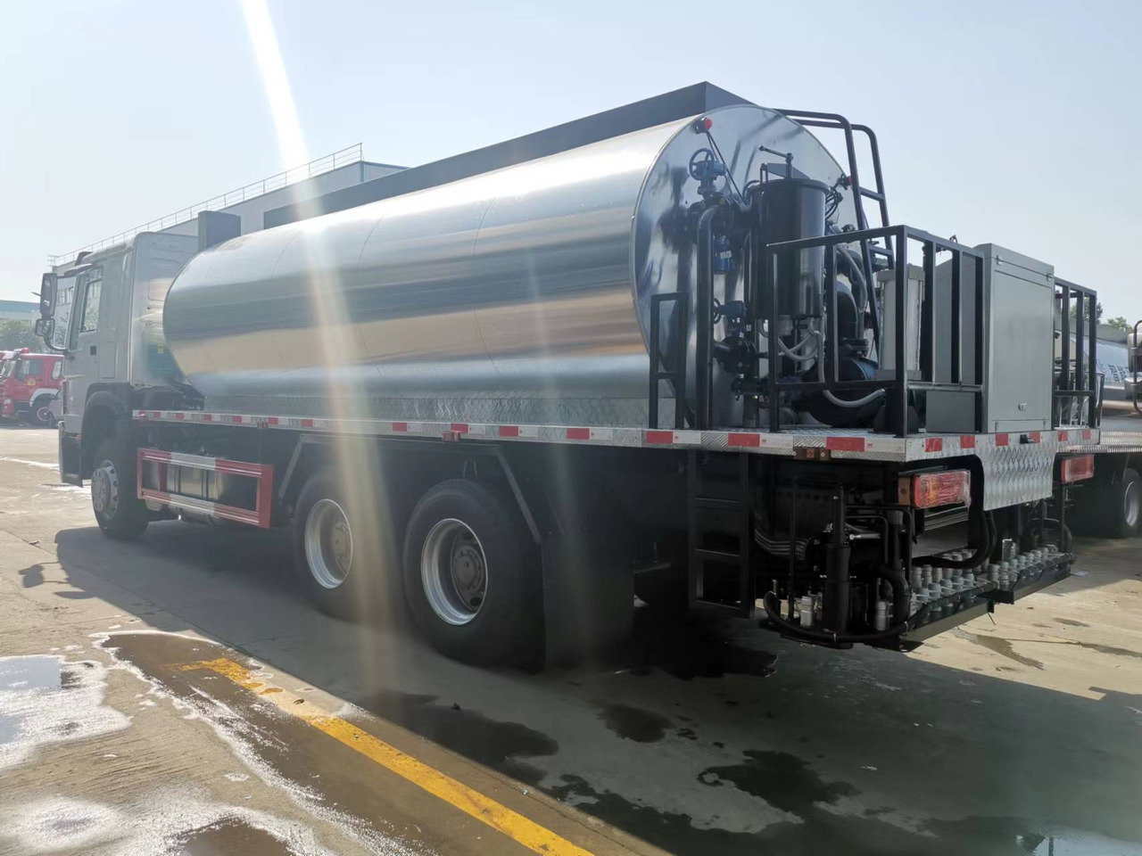 SINOTRUK HOWO CLICK HERE FOR DISCOUNT - Гудронатор: фото 4 SINOTRUK HOWO CLICK HERE FOR DISCOUNT - Гудронатор: фото 4