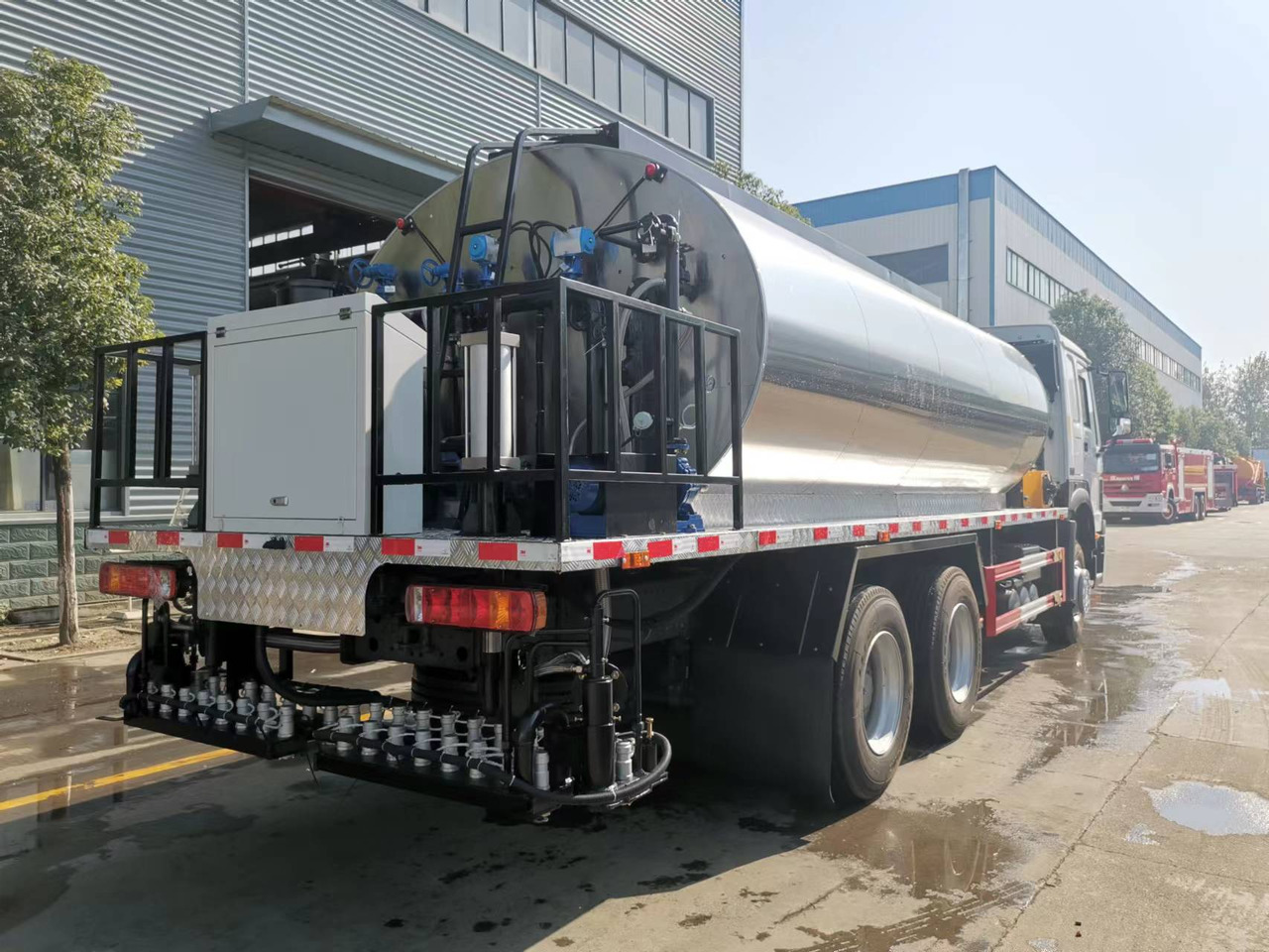SINOTRUK HOWO CLICK HERE FOR DISCOUNT - Гудронатор: фото 5 SINOTRUK HOWO CLICK HERE FOR DISCOUNT - Гудронатор: фото 5