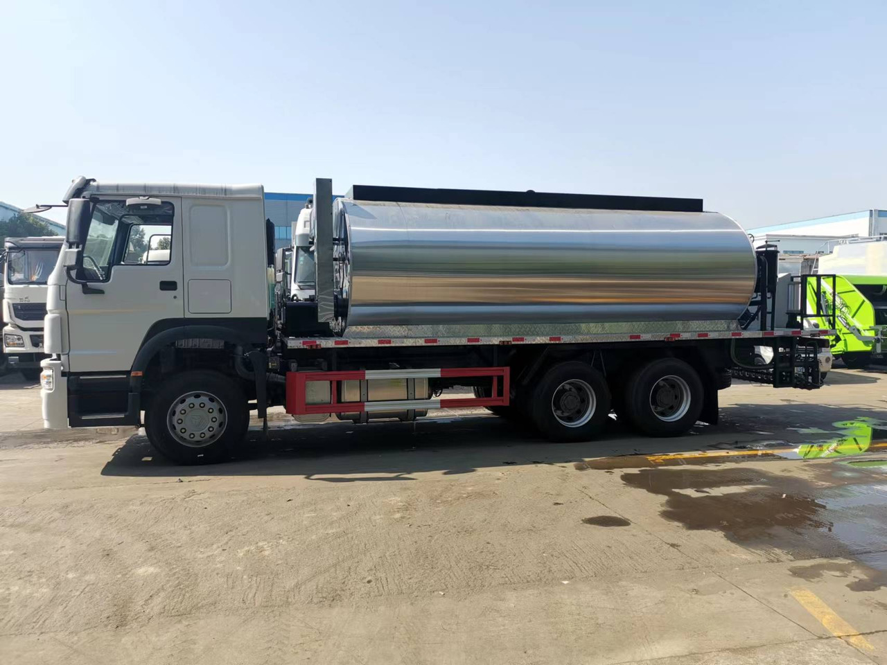 SINOTRUK HOWO CLICK HERE FOR DISCOUNT - Гудронатор: фото 3 SINOTRUK HOWO CLICK HERE FOR DISCOUNT - Гудронатор: фото 3