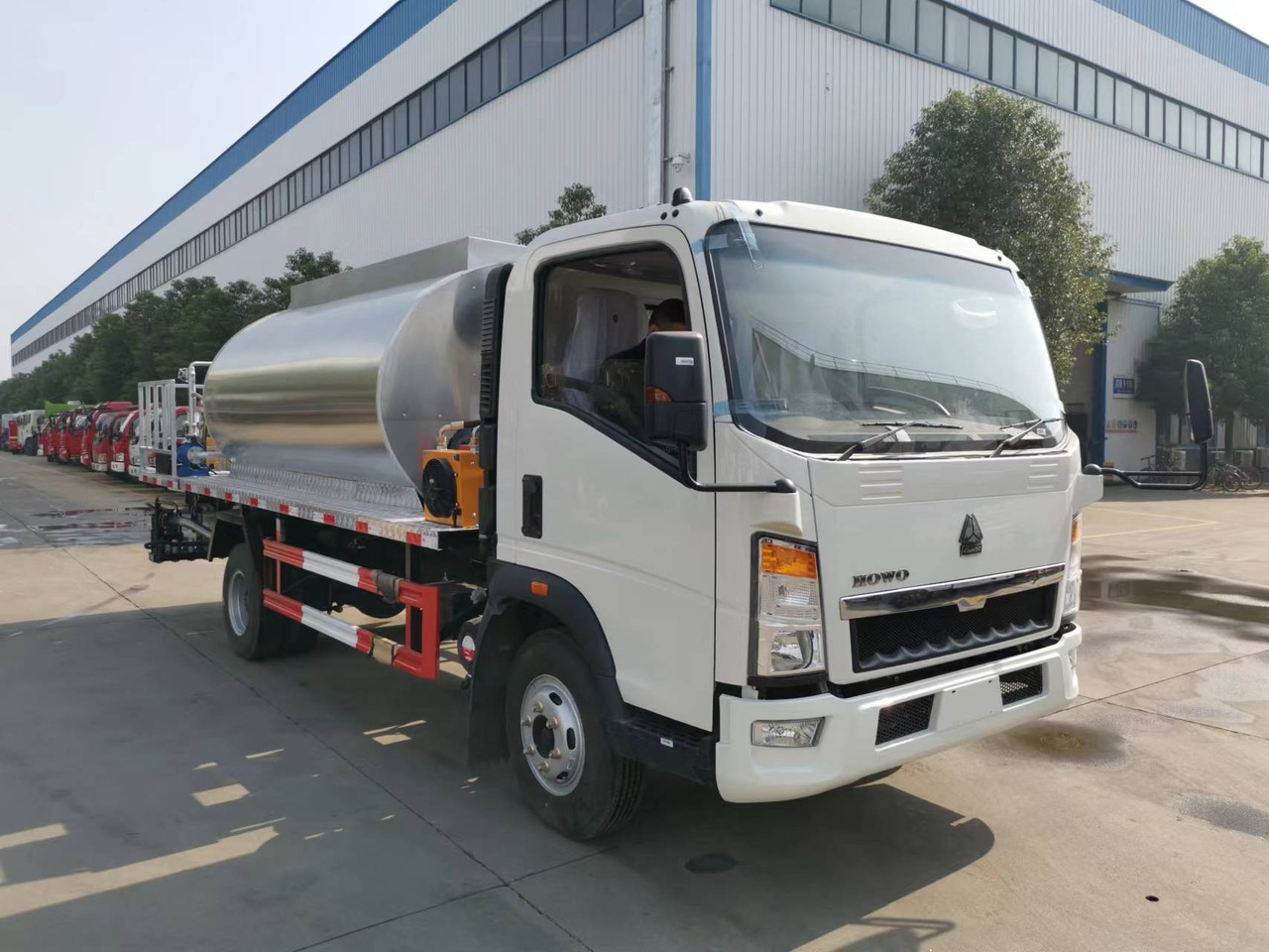 SINOTRUK HOWO CLICK HERE FOR DISCOUNT - Гудронатор: фото 1 SINOTRUK HOWO CLICK HERE FOR DISCOUNT - Гудронатор: фото 1
