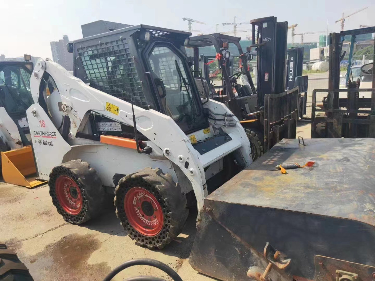 BOBCAT Skid Steer Loader S18 - Строительная техника: фото 2 BOBCAT Skid Steer Loader S18 - Строительная техника: фото 2