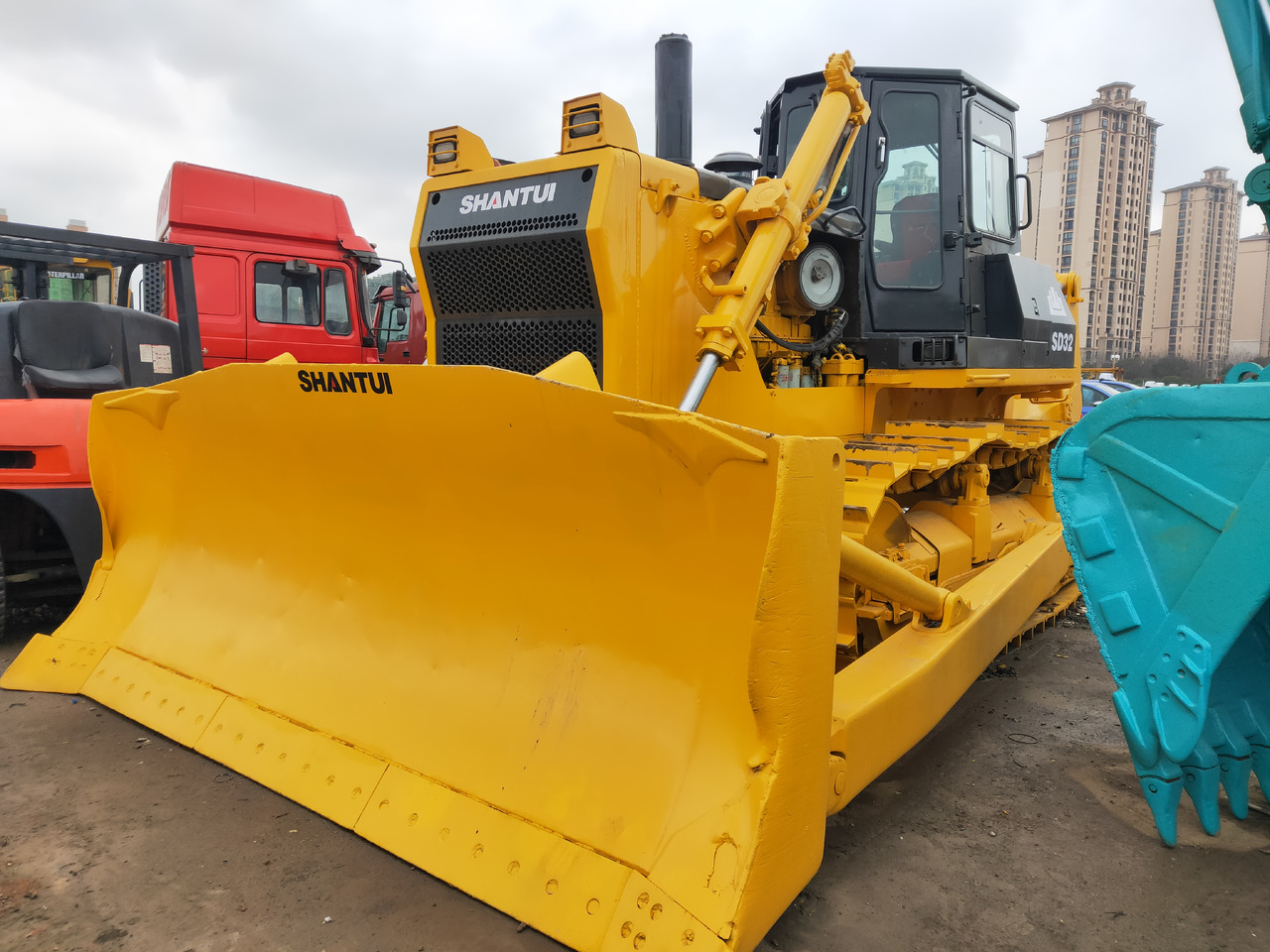 SHANTUI SD32 - Строительная техника: фото 1 SHANTUI SD32 - Строительная техника: фото 1