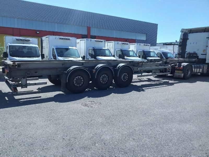 Semi-remorque 3 Essieux 38 TONNES CHARIOT COULISSANT - Полуприцеп-контейнеровоз/ Сменный кузов: фото 1 Semi-remorque 3 Essieux 38 TONNES CHARIOT COULISSANT - Полуприцеп-контейнеровоз/ Сменный кузов: фото 1