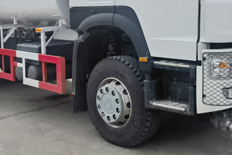 Howo Howo Water Tank Truck for Sale in Zambia - Грузовик-цистерна: фото 4 Howo Howo Water Tank Truck for Sale in Zambia - Грузовик-цистерна: фото 4