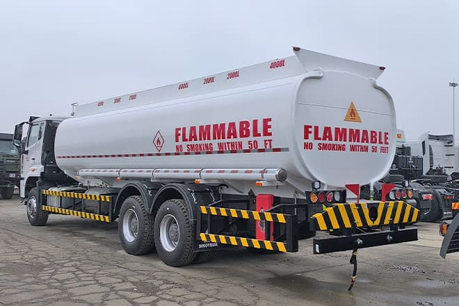 SINOTRUK Howo 380 Petrol Tanker Truck Price for Sale in Sierra Leone - Грузовик-цистерна: фото 3 SINOTRUK Howo 380 Petrol Tanker Truck Price for Sale in Sierra Leone - Грузовик-цистерна: фото 3