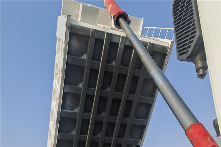 SINOTRUK Second Hand Howo 8X4 Tipper Truck Price for Sale In Ghana - Самосвал: фото 4 SINOTRUK Second Hand Howo 8X4 Tipper Truck Price for Sale In Ghana - Самосвал: фото 4