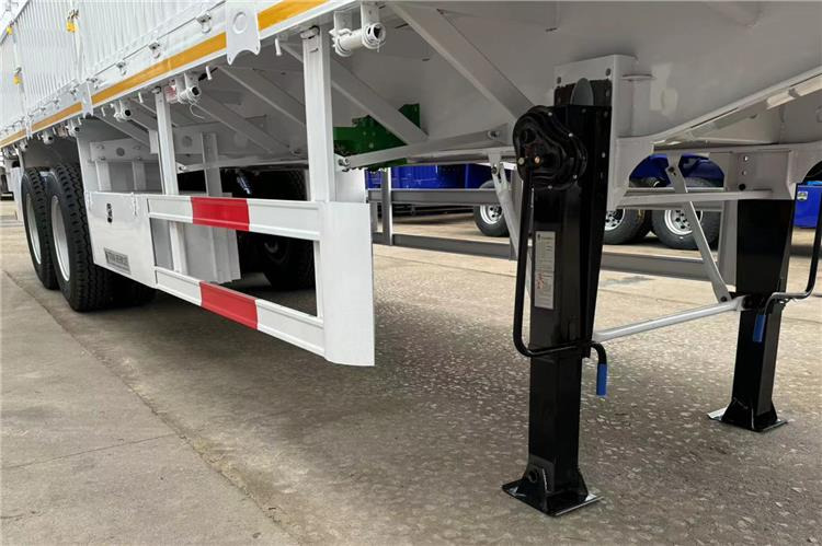 TITAN 2 Axle Fence Semi Trailer with Bogie Suspension for Sale In Nigeria - Полуприцеп для перевозки животных: фото 2 TITAN 2 Axle Fence Semi Trailer with Bogie Suspension for Sale In Nigeria - Полуприцеп для перевозки животных: фото 2