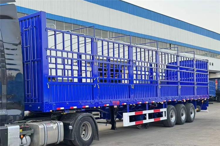 TITAN 3 Axle Cargo Fence Trailer with Air Suspension Transport Animal - Полуприцеп для перевозки животных: фото 4 TITAN 3 Axle Cargo Fence Trailer with Air Suspension Transport Animal - Полуприцеп для перевозки животных: фото 4