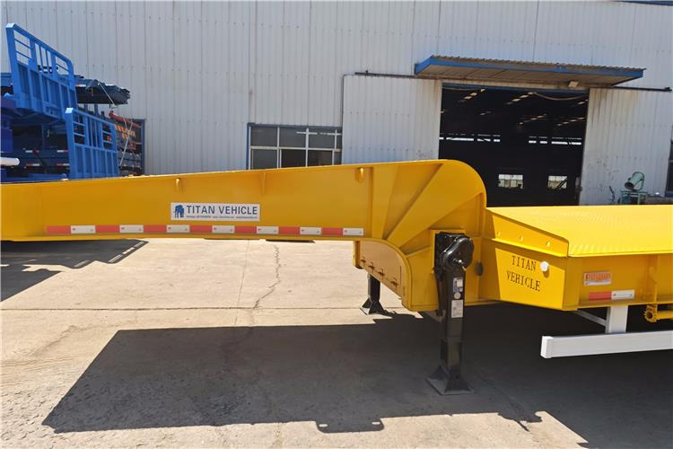 TITAN 40ft Low Bed Trailer with Hydraulic Folding Ladder for Sale In Malawi - Низкорамный полуприцеп: фото 3 TITAN 40ft Low Bed Trailer with Hydraulic Folding Ladder for Sale In Malawi - Низкорамный полуприцеп: фото 3