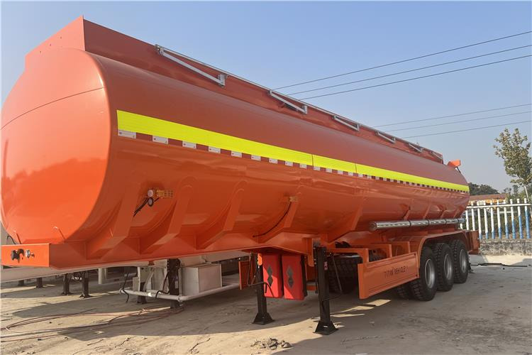 TITAN 45000 Liters Fuel Oil Diesel Tanker Trailer for Sale In Saudi Arabia - Полуприцеп-цистерна: фото 3 TITAN 45000 Liters Fuel Oil Diesel Tanker Trailer for Sale In Saudi Arabia - Полуприцеп-цистерна: фото 3