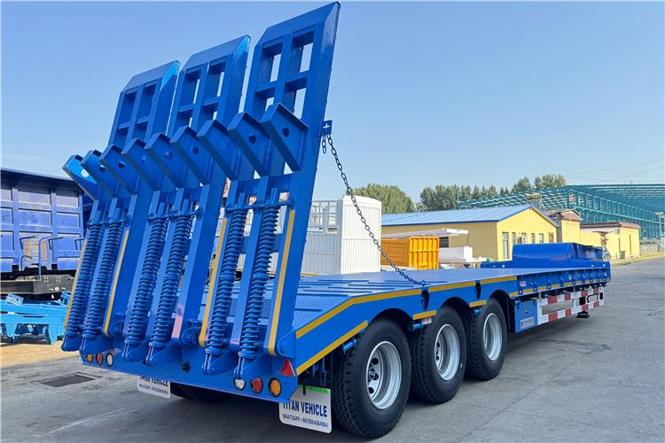 TITAN Tri Axle 80 Ton Low Loader Semi Trailer for Sale In Benin - Низкорамный полуприцеп: фото 2 TITAN Tri Axle 80 Ton Low Loader Semi Trailer for Sale In Benin - Низкорамный полуприцеп: фото 2