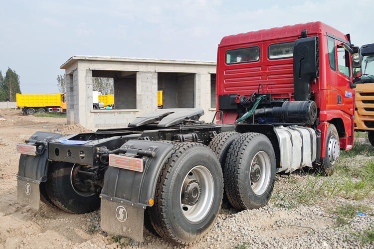 SHACMAN Second Hand Shacman Tractor Trailer for Sale in Tanzania - Тягач: фото 4 SHACMAN Second Hand Shacman Tractor Trailer for Sale in Tanzania - Тягач: фото 4
