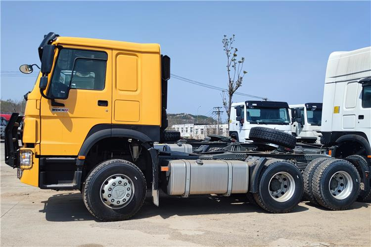 SINOTRUK CNHTC Howo Truck Tractor 400 HP 10 Wheeler for Sale In Malawi - Тягач: фото 3 SINOTRUK CNHTC Howo Truck Tractor 400 HP 10 Wheeler for Sale In Malawi - Тягач: фото 3