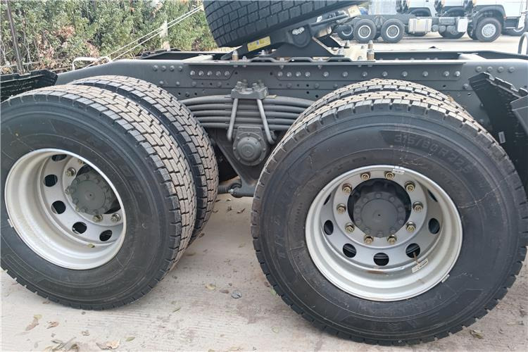 SINOTRUK Howo 380 hp 6x4 Truck Heafd for Sale In Nigeria Lagos - Тягач: фото 3 SINOTRUK Howo 380 hp 6x4 Truck Heafd for Sale In Nigeria Lagos - Тягач: фото 3