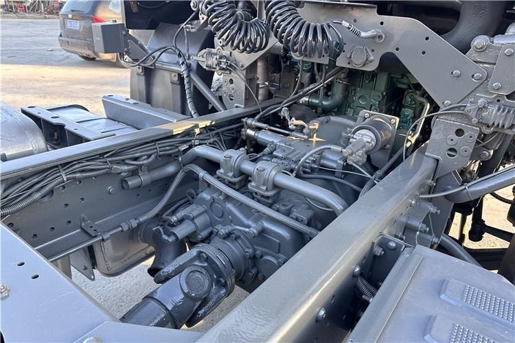 Sinotruk Used Howo 380HP Truck Head with RHD for Sale In Tanzania - Тягач: фото 5 Sinotruk Used Howo 380HP Truck Head with RHD for Sale In Tanzania - Тягач: фото 5