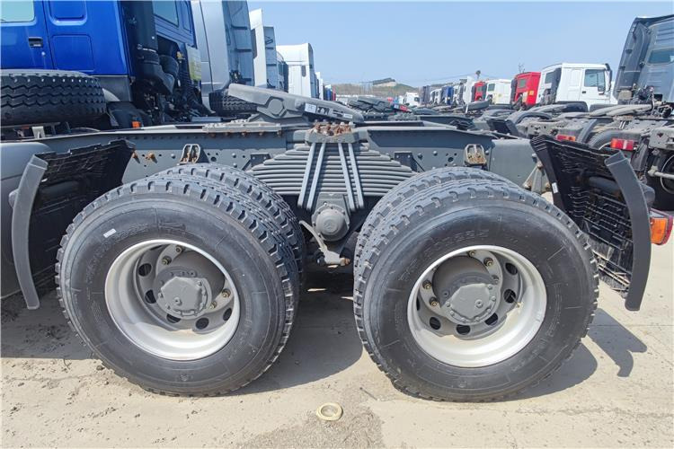 Sinotruk Used Howo 400hp 6x4 Truck Tractor for Sale In Nigeria - Тягач: фото 4 Sinotruk Used Howo 400hp 6x4 Truck Tractor for Sale In Nigeria - Тягач: фото 4