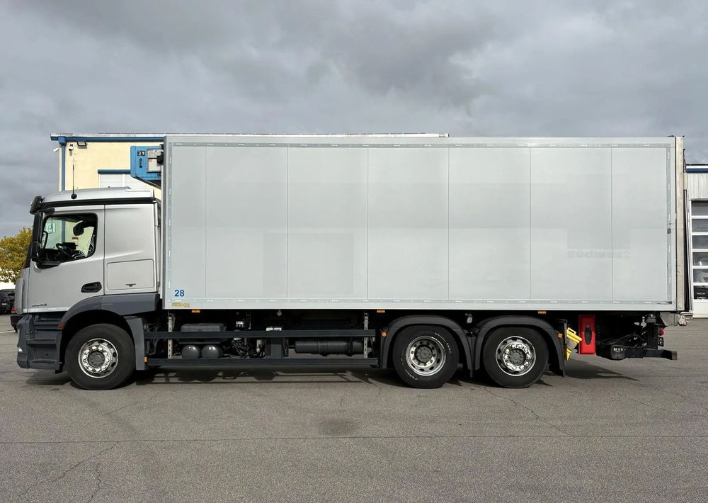 Рефрижератор Mercedes-Benz Actros 2543 6x2 chłodnia izoterma 18 palet oś skrętna: фото 8 Рефрижератор Mercedes-Benz Actros 2543 6x2 chłodnia izoterma 18 palet oś skrętna: фото 8