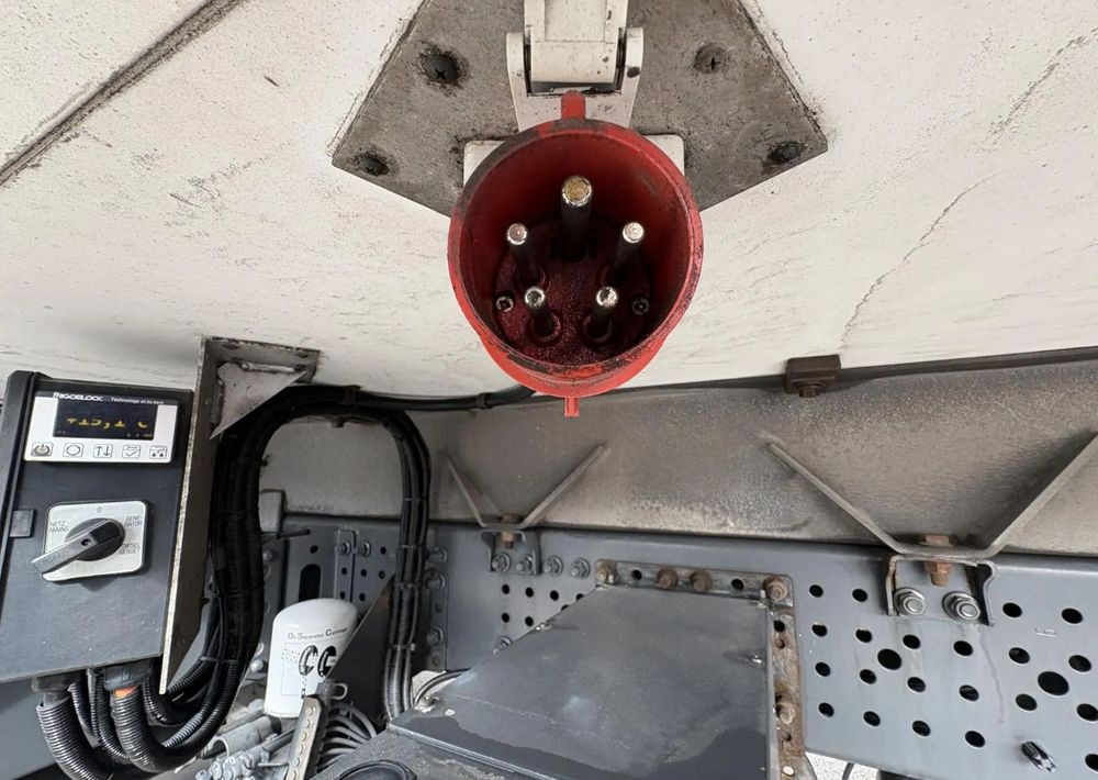 Рефрижератор Mercedes-Benz Actros 2543 6x2 chłodnia izoterma 18 palet oś skrętna: фото 17 Рефрижератор Mercedes-Benz Actros 2543 6x2 chłodnia izoterma 18 palet oś skrętna: фото 17