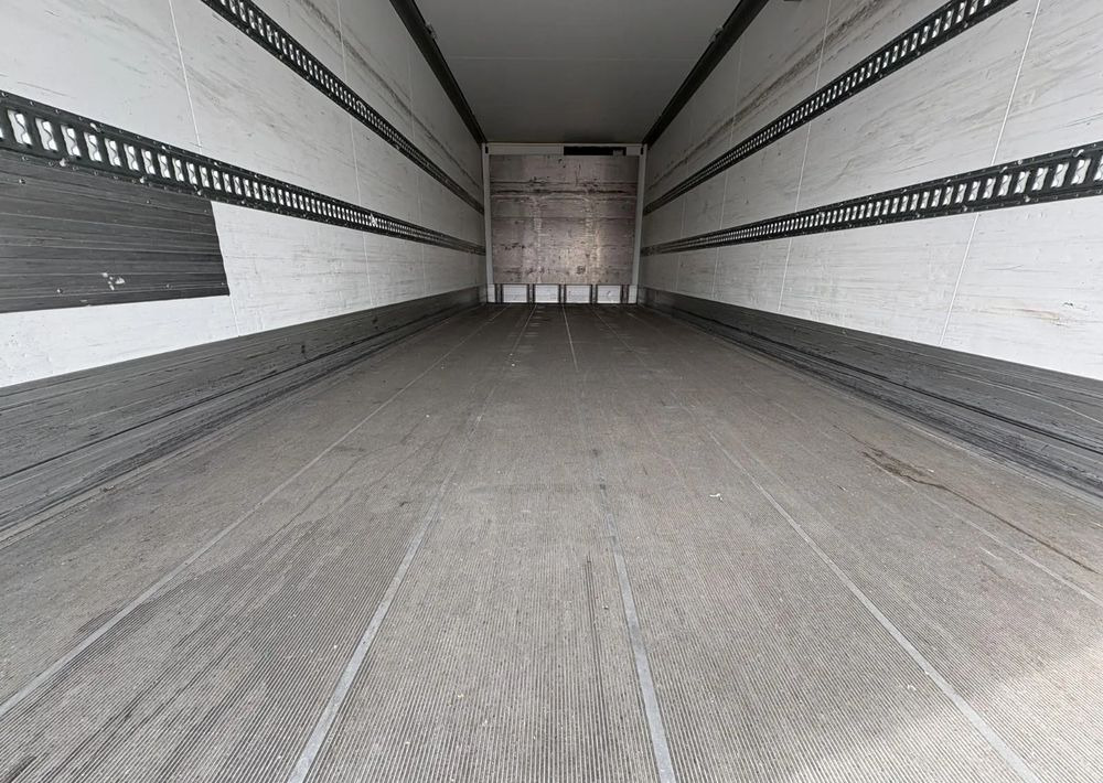 Рефрижератор Mercedes-Benz Actros 2543 6x2 chłodnia izoterma 18 palet oś skrętna: фото 11 Рефрижератор Mercedes-Benz Actros 2543 6x2 chłodnia izoterma 18 palet oś skrętna: фото 11