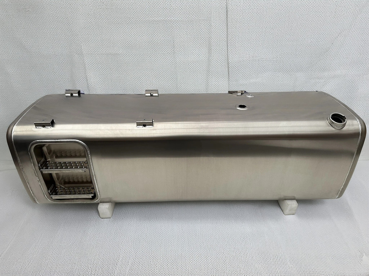 DAF - Топливный бак: фото 1 DAF - Топливный бак: фото 1