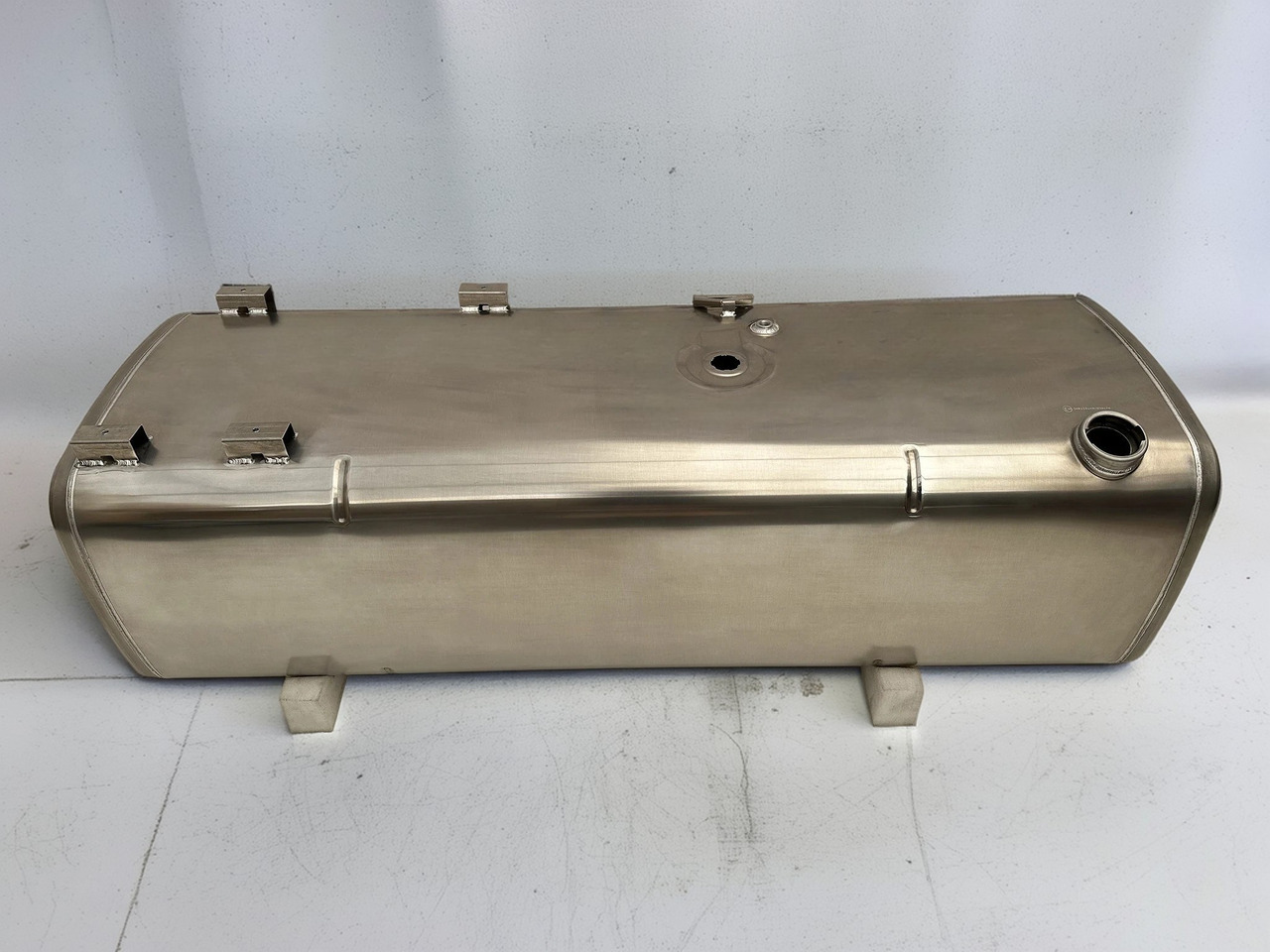 DAF - Топливный бак: фото 1 DAF - Топливный бак: фото 1