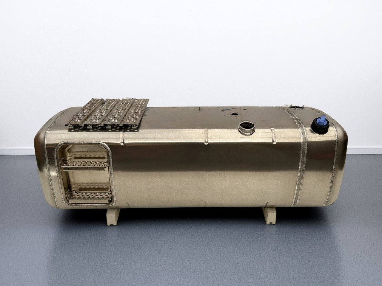 MERCEDES-BENZ - Топливный бак: фото 1 MERCEDES-BENZ - Топливный бак: фото 1