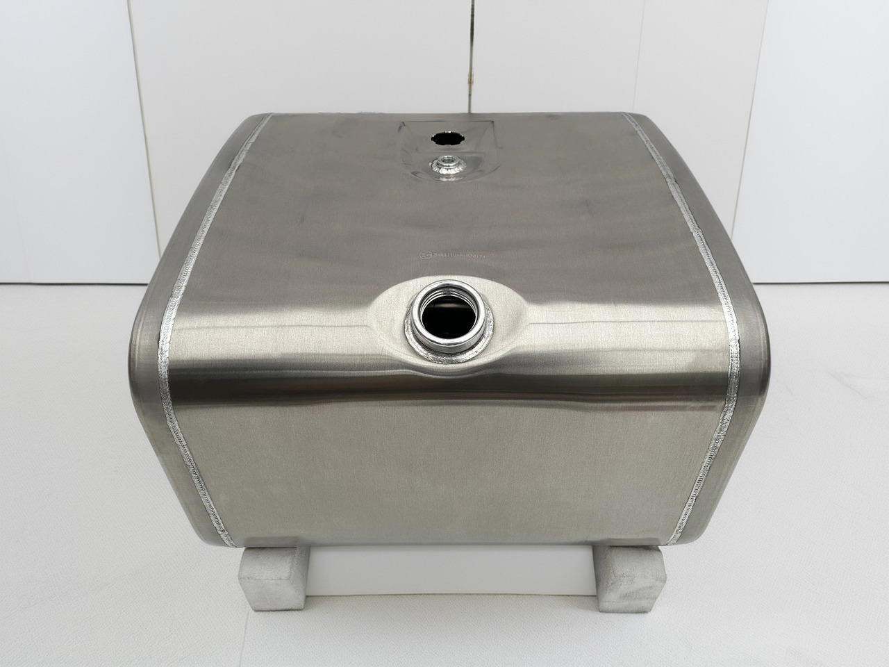 SCANIA - Топливный бак: фото 1 SCANIA - Топливный бак: фото 1