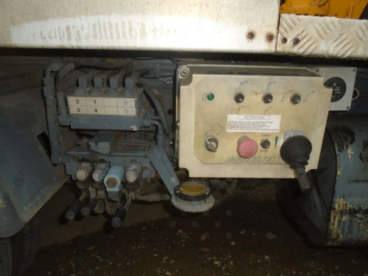 Mazda bongo - Грузовик с подъемником: фото 5 Mazda bongo - Грузовик с подъемником: фото 5