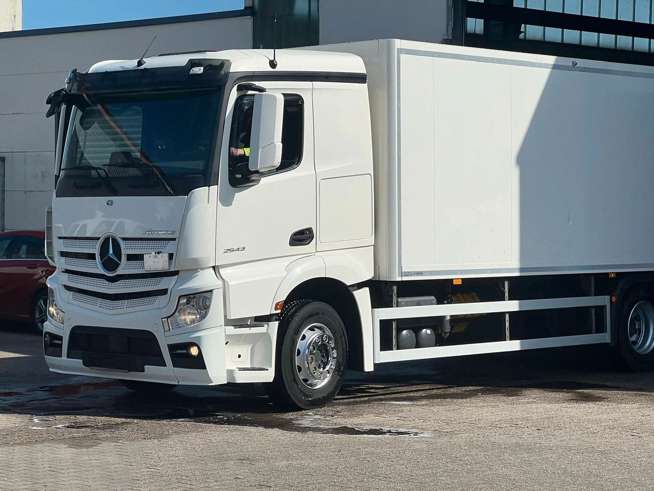 Грузовик с закрытым кузовом Mercedes-Benz Actros 2543 Komplettzug Voll-Luft - Lange Koffer: фото 9
