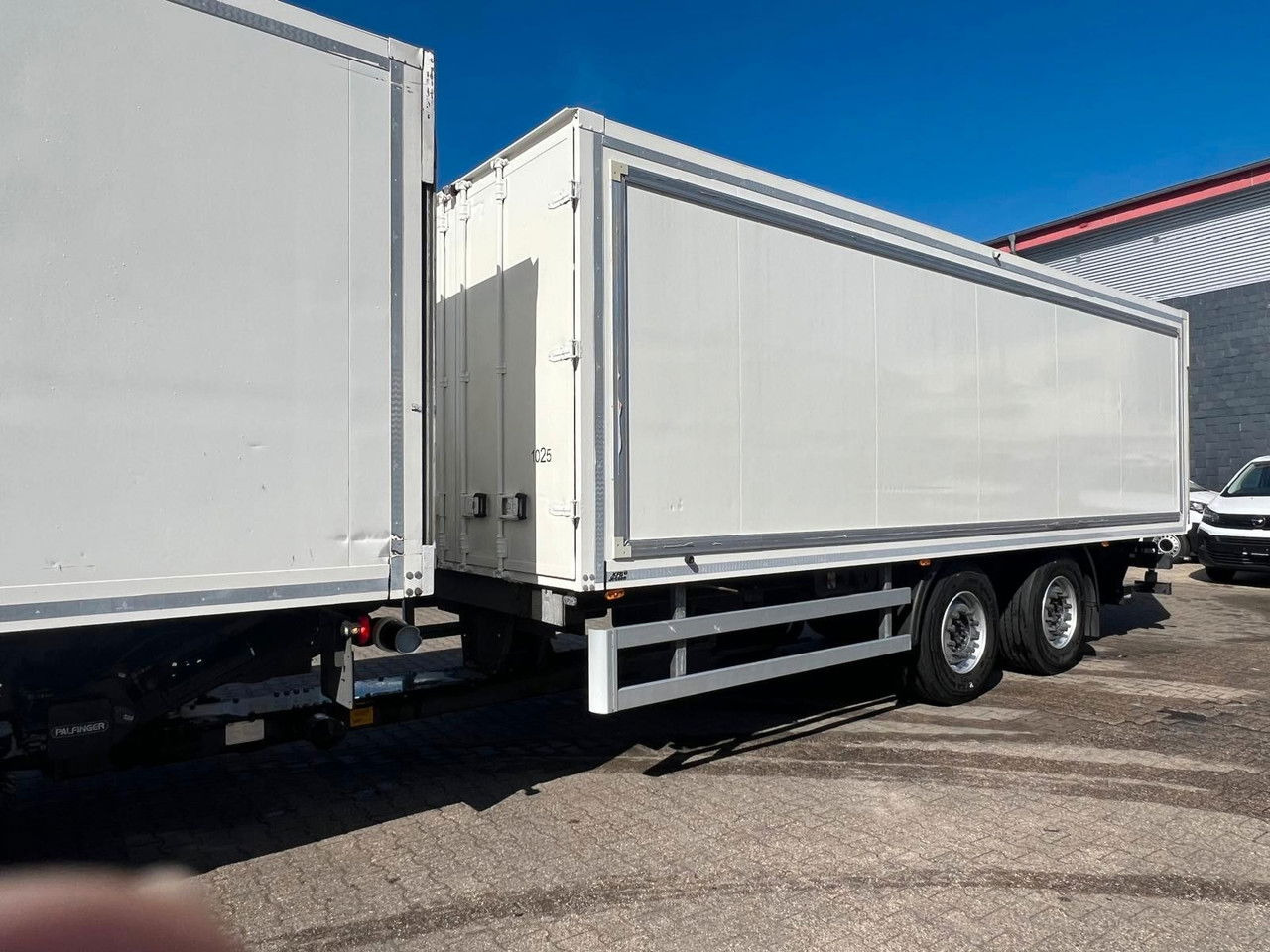 Грузовик с закрытым кузовом Mercedes-Benz Actros 2543 Komplettzug Voll-Luft - Lange Koffer: фото 12