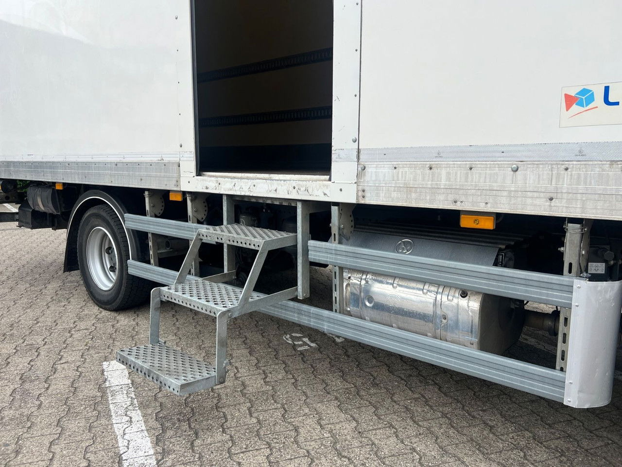 Грузовик с закрытым кузовом Mercedes-Benz Atego 1218 L Classic-Vermietung möglich-ADR-LBW: фото 13 Грузовик с закрытым кузовом Mercedes-Benz Atego 1218 L Classic-Vermietung möglich-ADR-LBW: фото 13