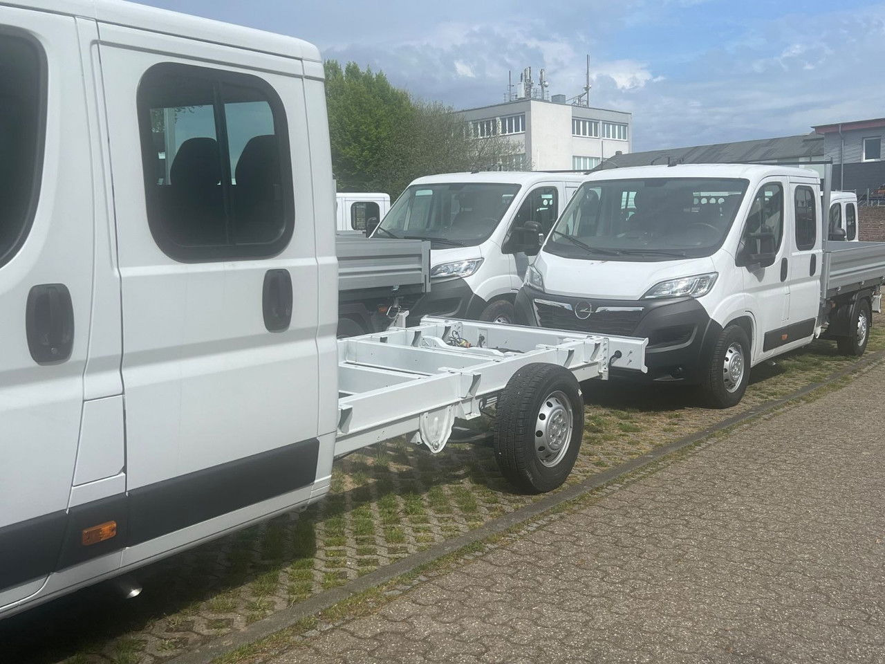 Opel Movano DoKa Kipper-Pritsche- L3H2 3,5t Edition Vermietung möglich - Малотоннажный самосвал, Грузопассажирский фургон: фото 2 Opel Movano DoKa Kipper-Pritsche- L3H2 3,5t Edition Vermietung möglich - Малотоннажный самосвал, Грузопассажирский фургон: фото 2
