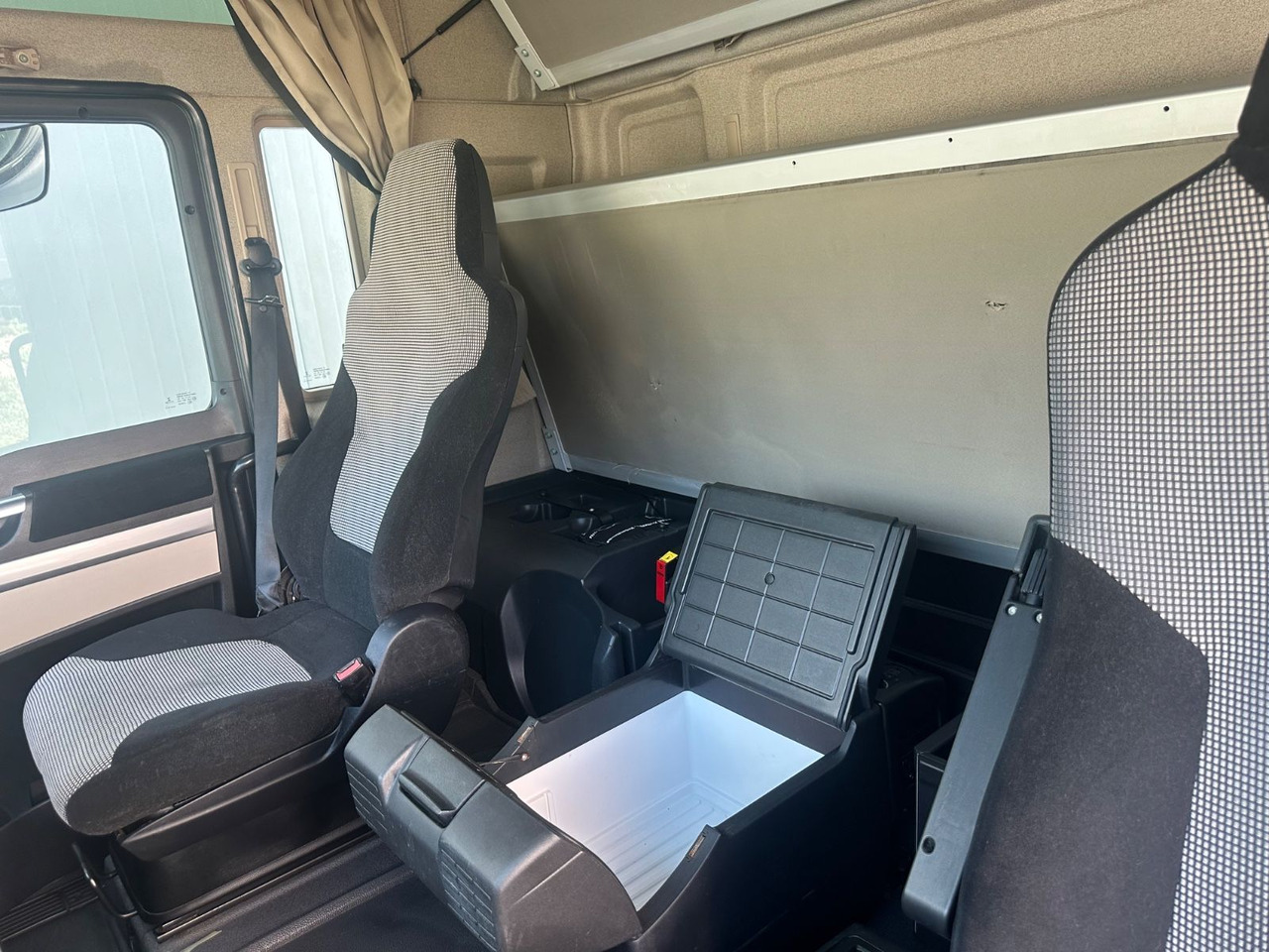 Тягач MAN TGX 18.460 XXL Intarder/Standklima: фото 7 Тягач MAN TGX 18.460 XXL Intarder/Standklima: фото 7