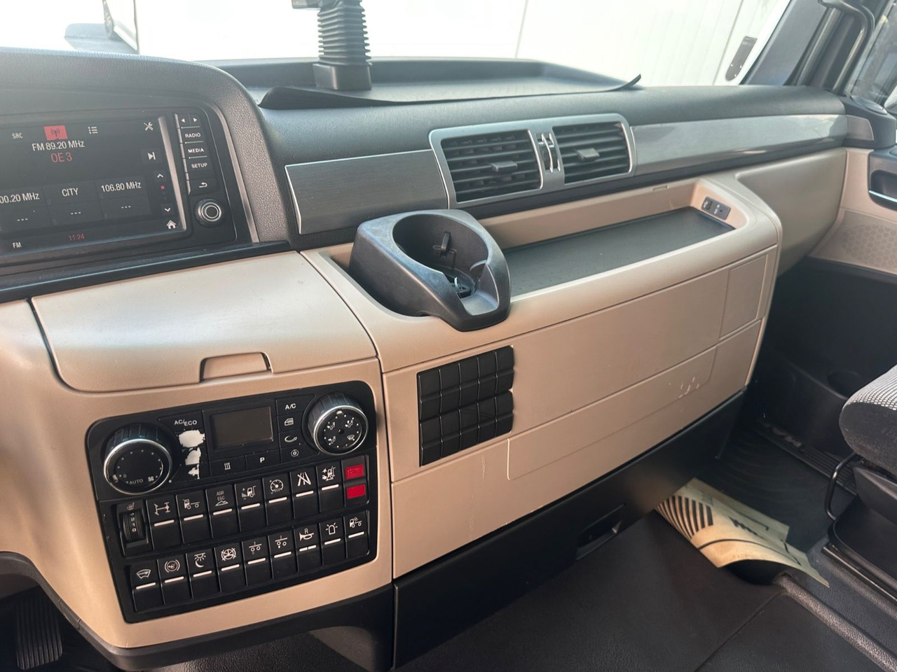 Тягач MAN TGX 18.460 XXL Intarder/Standklima: фото 6 Тягач MAN TGX 18.460 XXL Intarder/Standklima: фото 6