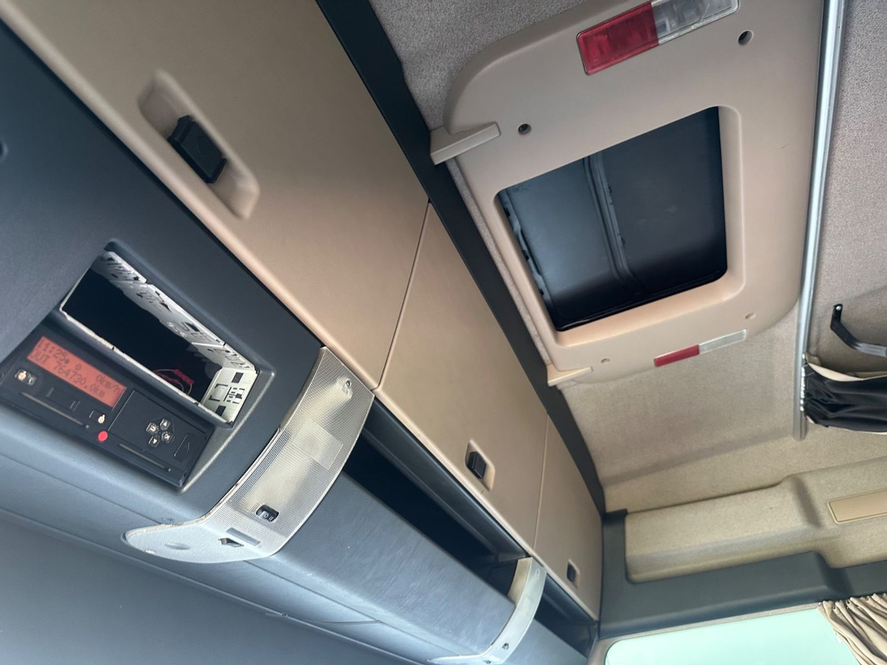 Тягач MAN TGX 18.460 XXL Intarder/Standklima: фото 11 Тягач MAN TGX 18.460 XXL Intarder/Standklima: фото 11