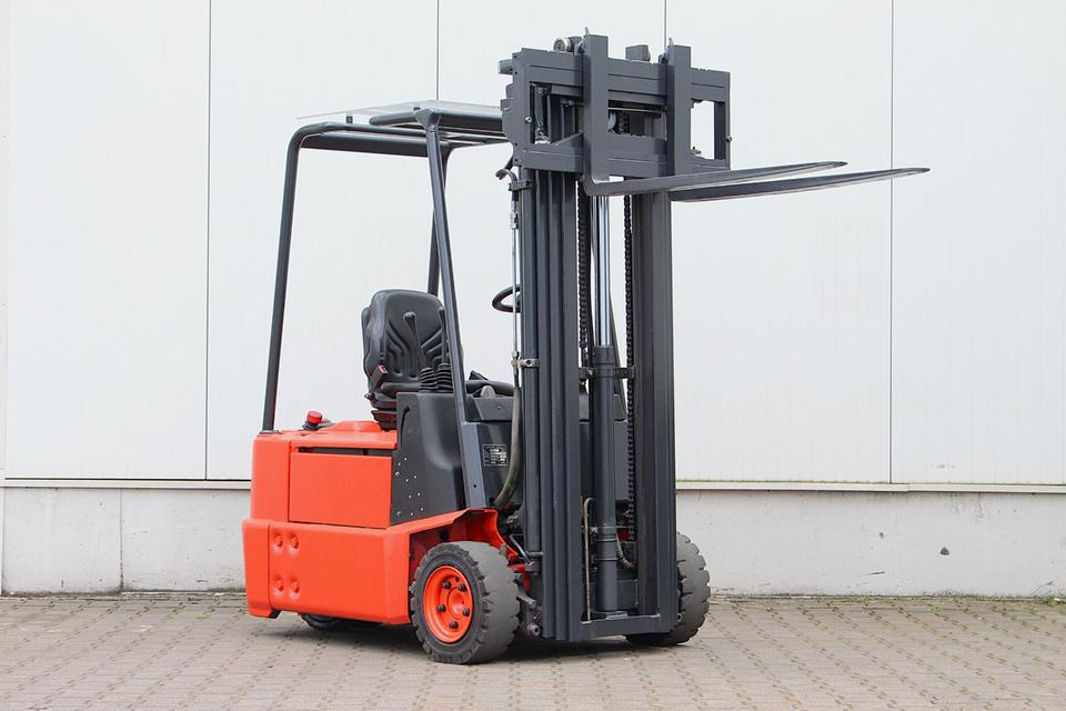 LINDE E15Z-02 Triplex 4,7m - Электропогрузчик: фото 4 LINDE E15Z-02 Triplex 4,7m - Электропогрузчик: фото 4