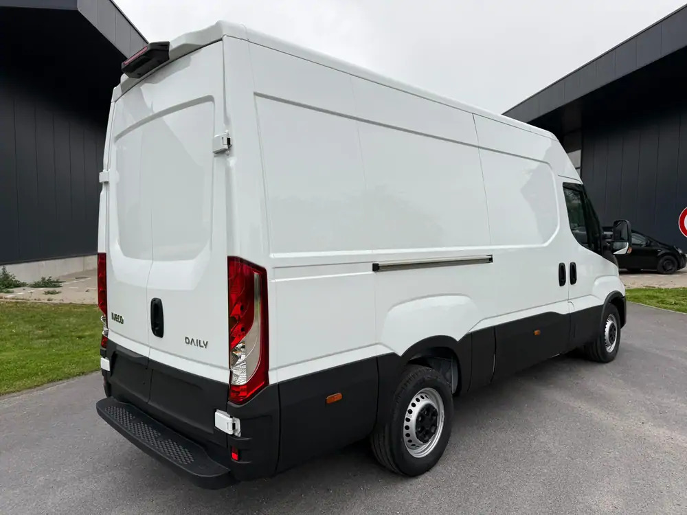 Iveco Daily 35-140 *L2H2*DISPO DE STOCK*Airco*Cruise control - Цельнометаллический фургон: фото 5 Iveco Daily 35-140 *L2H2*DISPO DE STOCK*Airco*Cruise control - Цельнометаллический фургон: фото 5