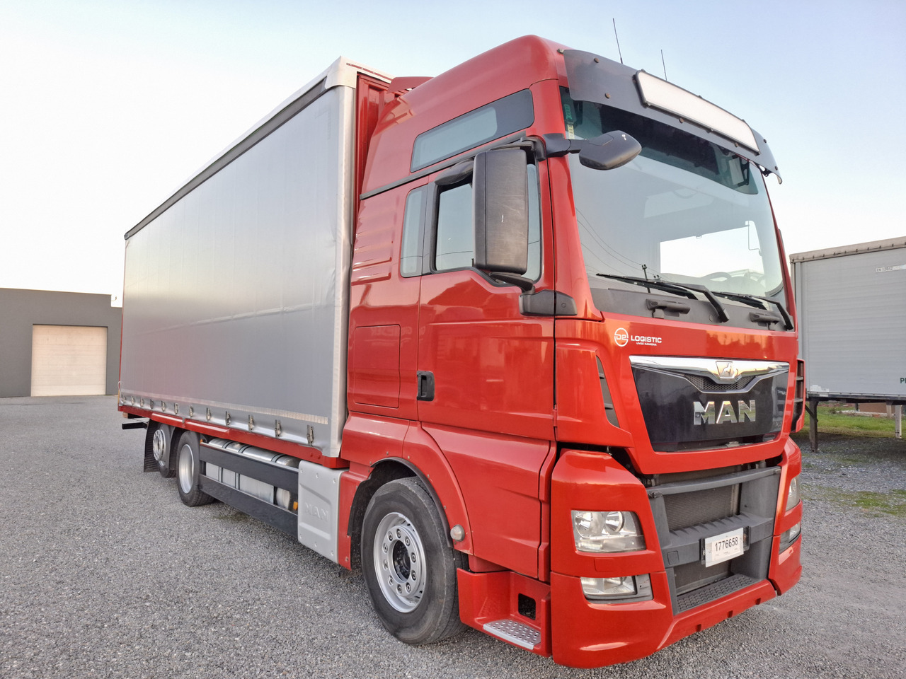 MAN TGX 26.440 E6 - Тентованный грузовик: фото 1 MAN TGX 26.440 E6 - Тентованный грузовик: фото 1